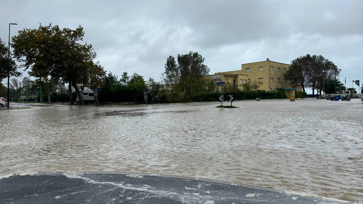 Cesenatico, i Vigili del Fuoco salvano una donna disabile bloccata in uno stabilimento balneare VIDEO GALLERY