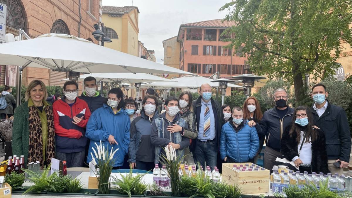 Cesena, i celebri waferini Babbi, i sacchetti di juta e i ragazzi dell'Enaip