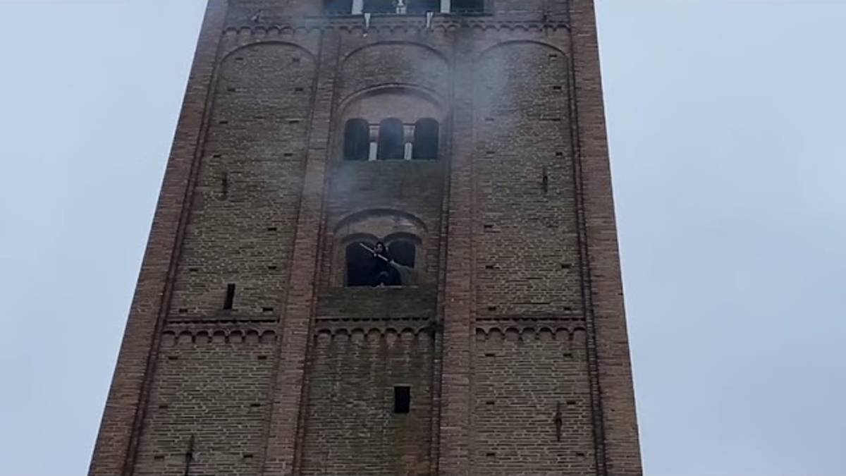 Forlì, la discesa della Befana