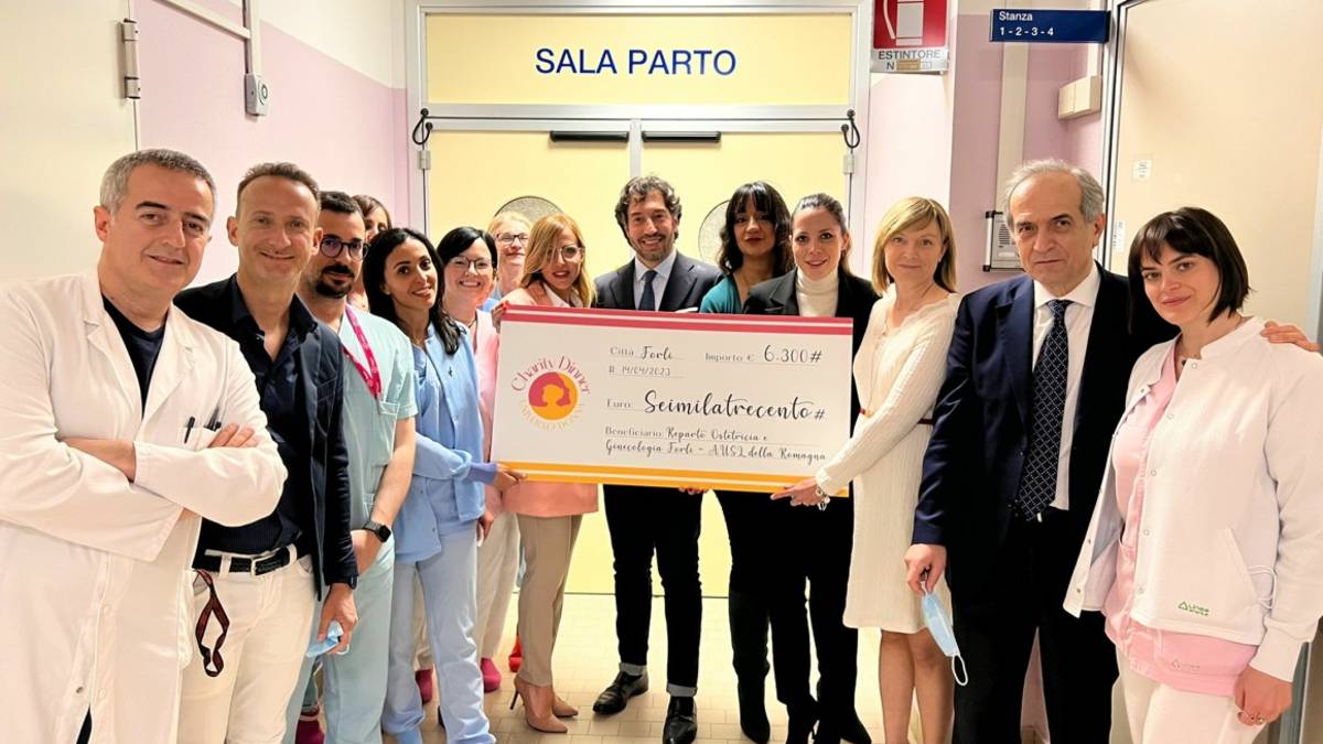 Forlì, oltre 6mila euro al reparto di Ostetricia dalla charity dinner di Robinson Pet Shop