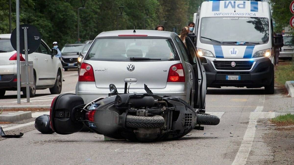 Tamponamento a Marina di Ravenna, ferito scooterista