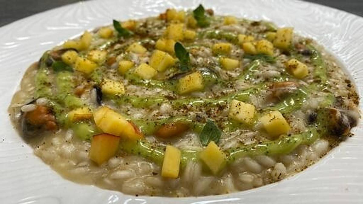 Cavallucci: risotto con cozze di Marina di Ravenna, nettarine, origano