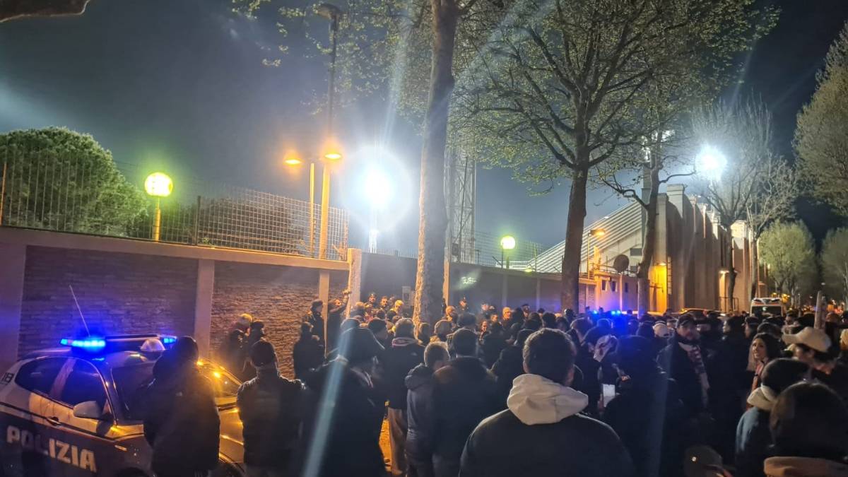 Calcio C, il Rimini si fa raggiungere dal Fiorenzuola ma allunga a +3 in chiave play-off. Esplode la contestazione dei tifosi