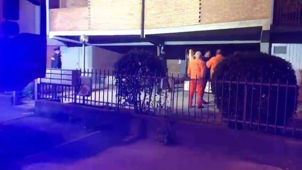 Incendio in una palazzina di viale Abruzzi a Cesena VIDEO