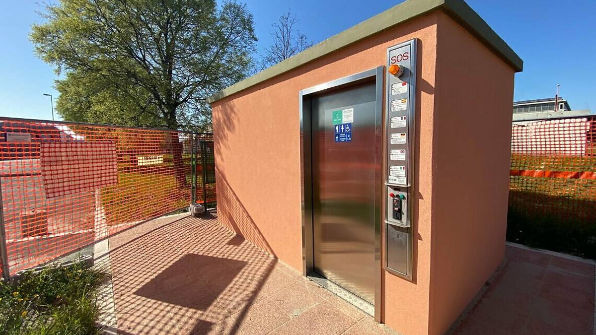 Zona Dismano a Cesena: bagno e doccia autopulenti per i camionisti