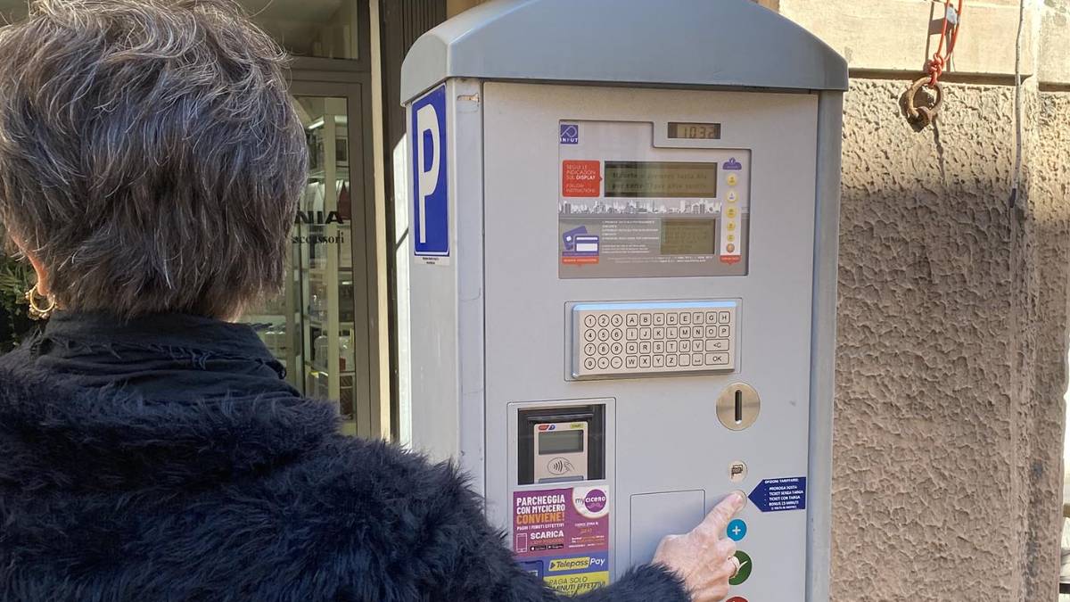 Nuovi parcometri a Cesena: non più solo monete