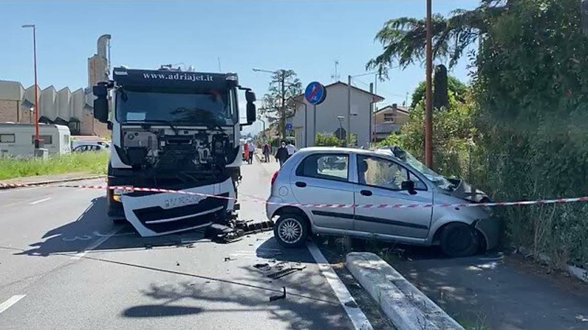 Impatto all'incrocio sulla Cervese: muore un 77enne di Cesena