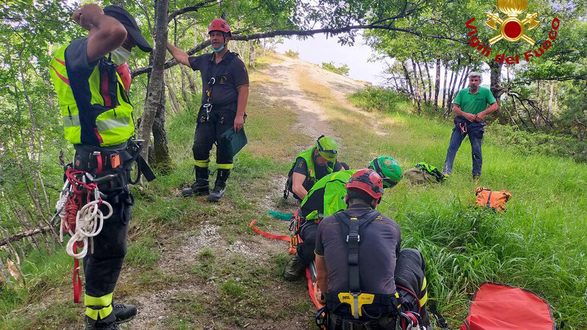 Forlì, escursionista di Cesena cade nel dirupo e muore