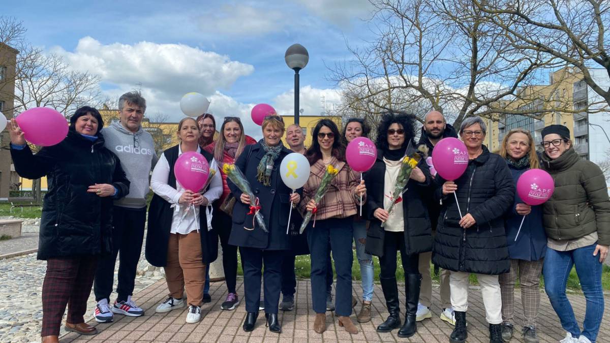 Lotta all'endometriosi: Ravenna prima in Italia nella campagna Vetrine consapevoli