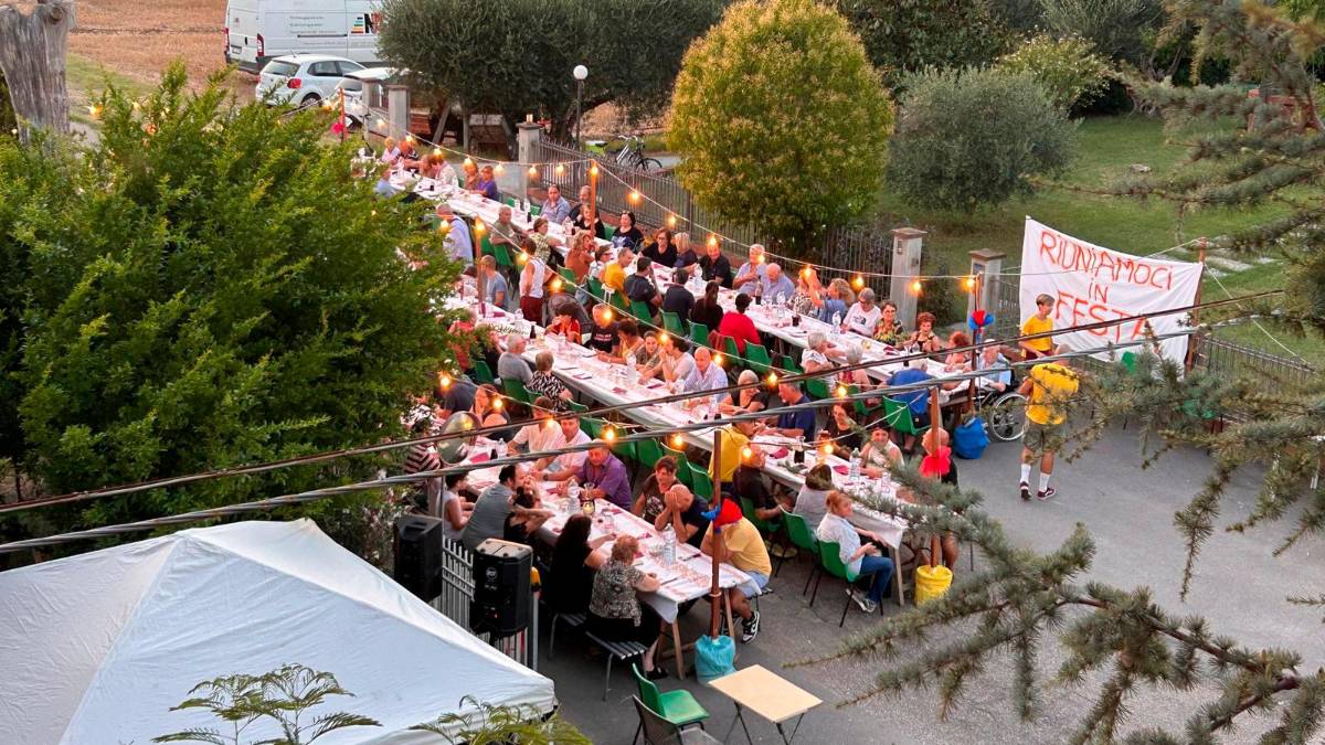 Savignano, una sera in amicizia alla festa delle vie Selbelle