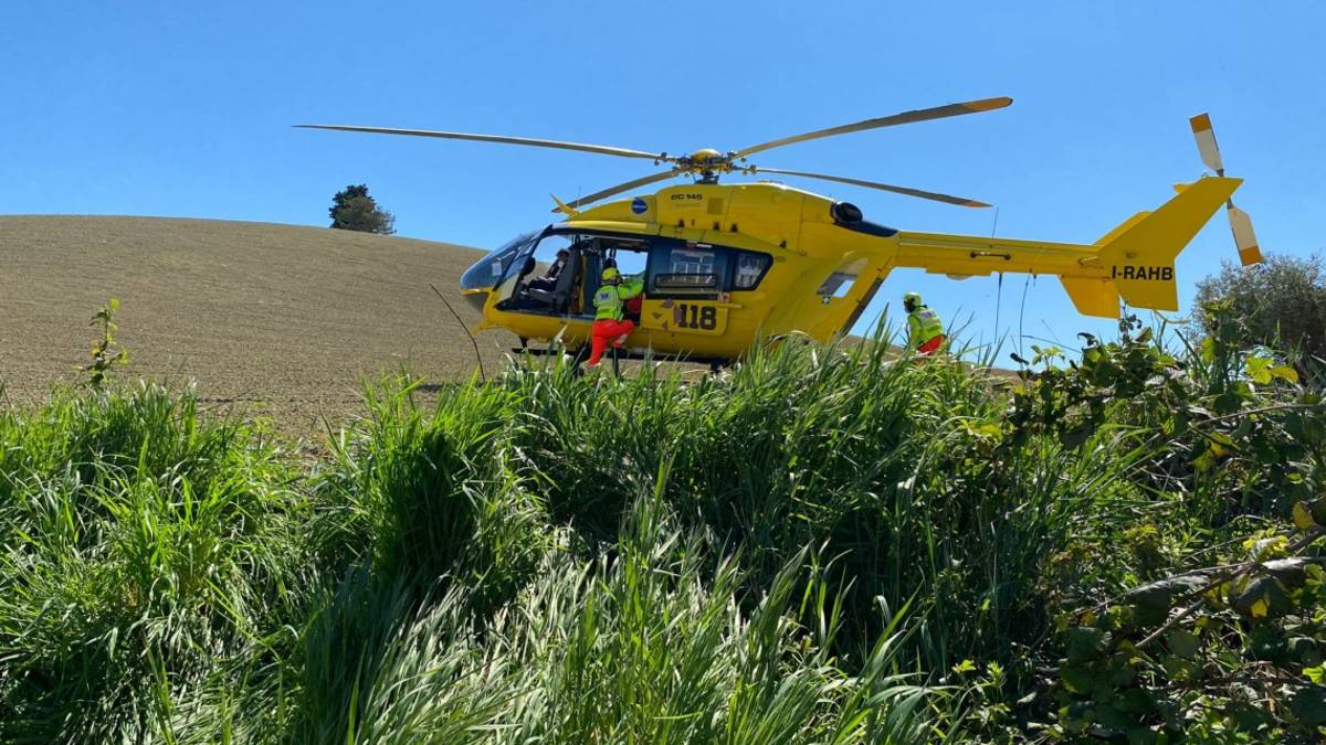 Borghi: la manovra in cortile finisce nel dirupo, grave una donna - Gallery