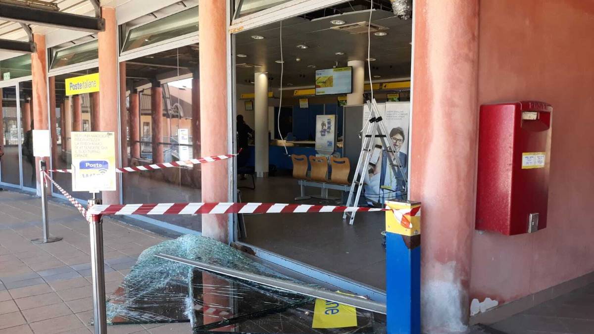 Banda fa esplodere Postamat di Cattolica: colpo da quarantamila euro