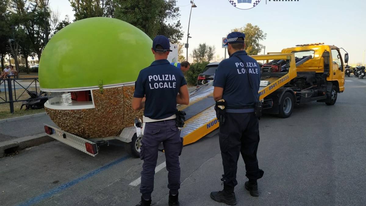 Rimini, terribili condizioni igieniche: sequestrato chiosco di crepes