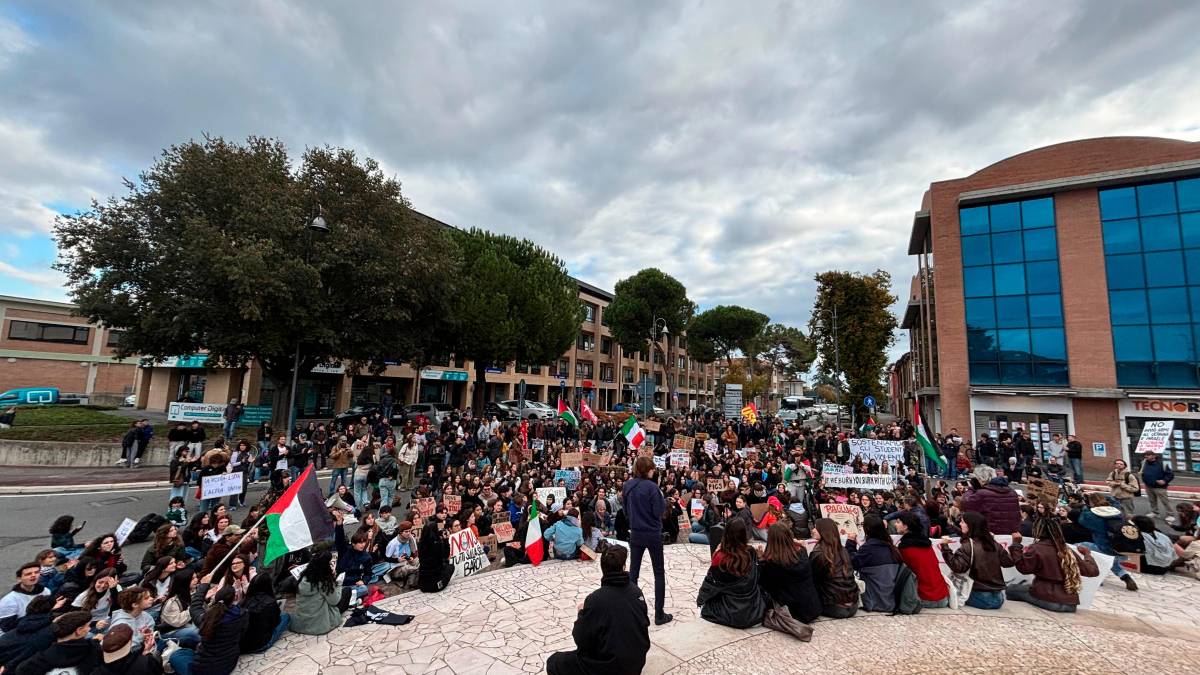 A Cesena è il giorno di “Facciamo rumore”: va in scena la protesta degli studenti VIDEO GALLERY