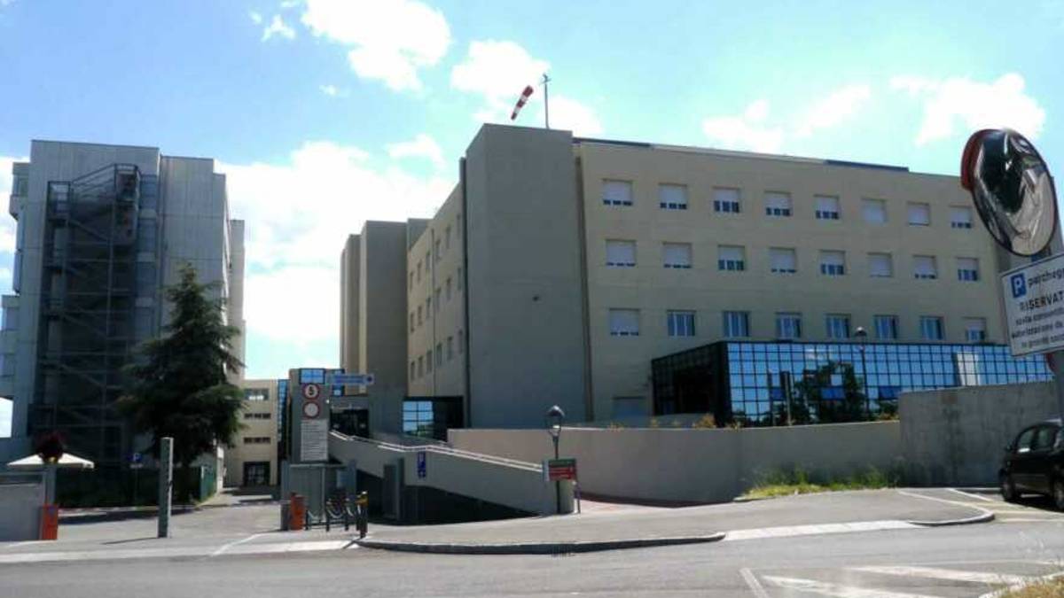 Imola, aggredisce medico e sanitari al Pronto Soccorso: 45enne arrestato