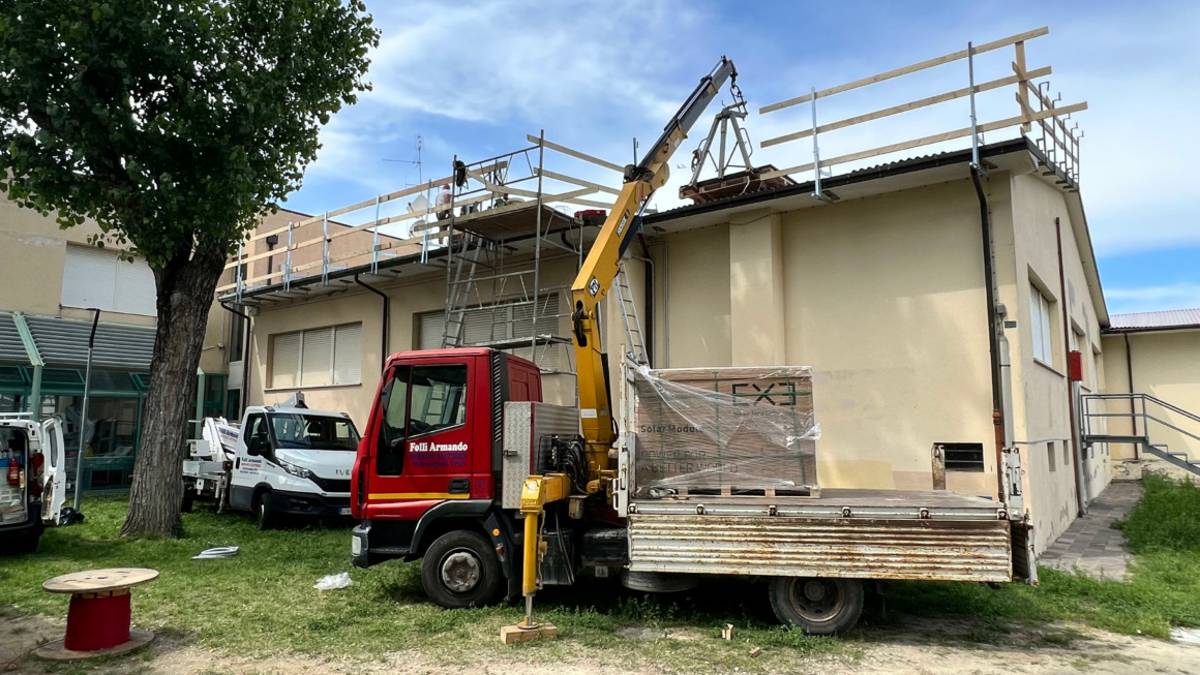 Cesenatico, lavori sulla scuola per fotovoltaico e nuova illuminazione