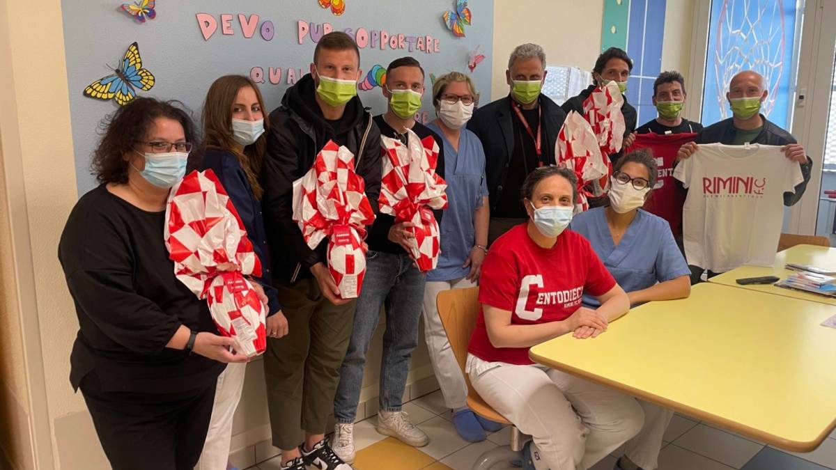 Calcio C, l'omaggio del Rimini al <strong>reparto di Neuropsichiatria Infantile</strong>