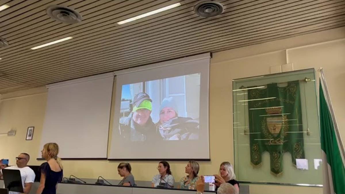 Riccione, Romagna mia per l'ultimo saluto ad Attilio Cenni VIDEO