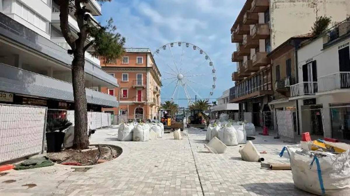 Via Ceccarini e il cantiere