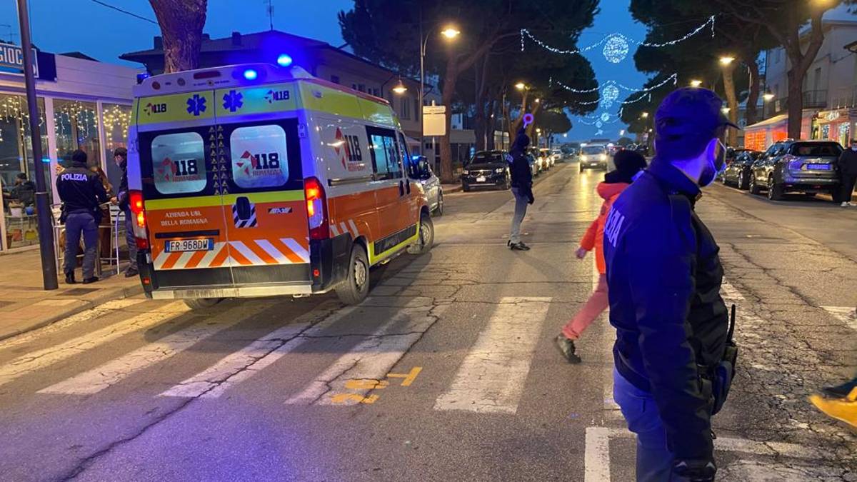 Botte al bar Centrale di Punta Marina, 32enne grave al Bufalini