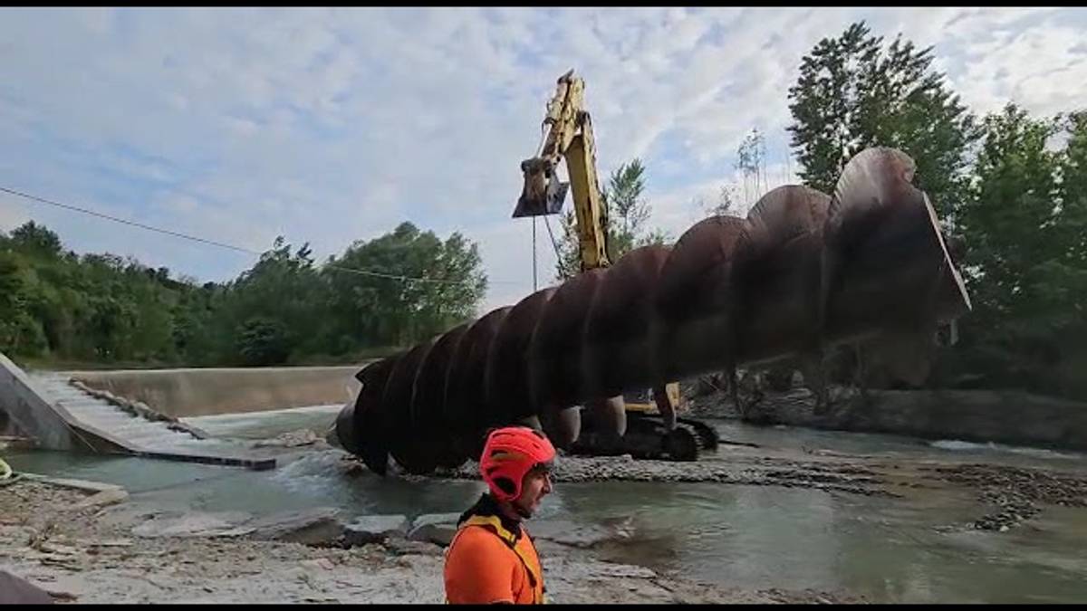 Riolo Terme, una turbina di 21 tonnellate rimessa in sede sul Senio VIDEO GALLERY