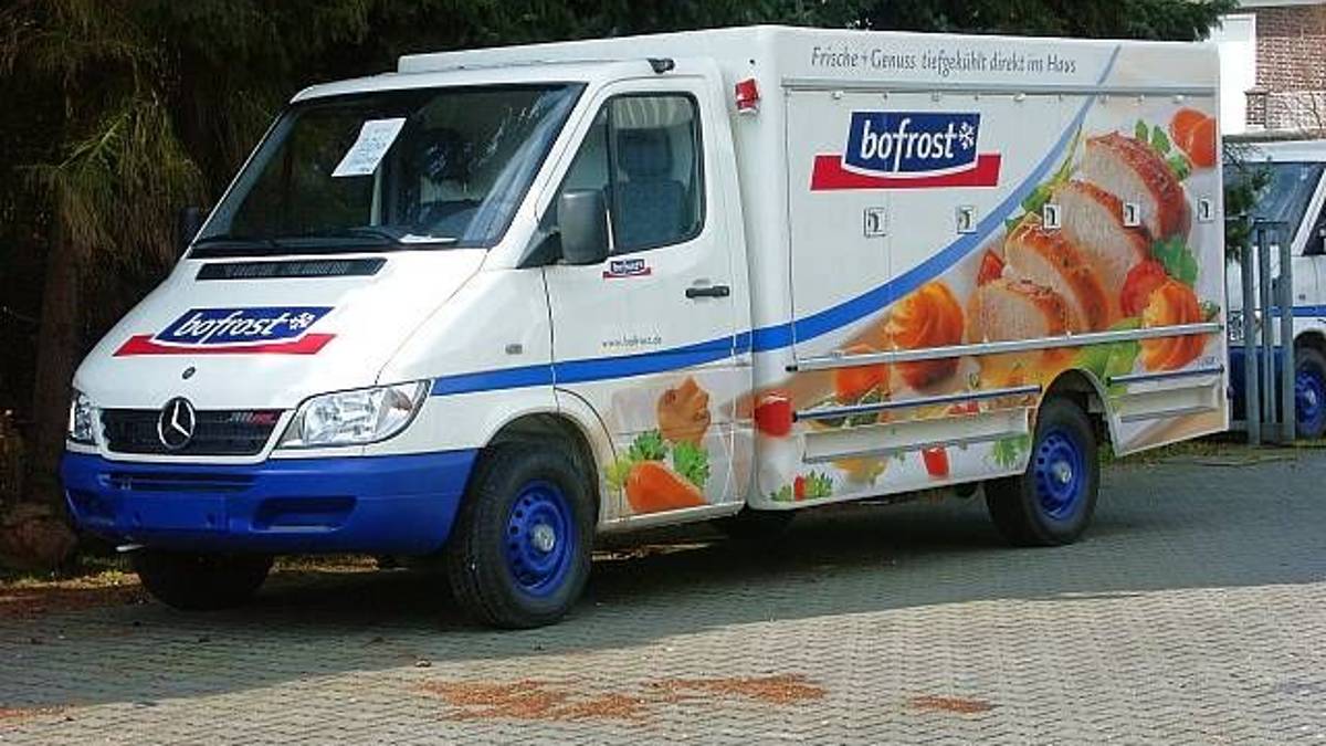 Forlì, nei camion Bofrost le pergamene della Biblioteca diocesana: Così non si deteriorano, lo faremo anche a S.Agata sul Santerno