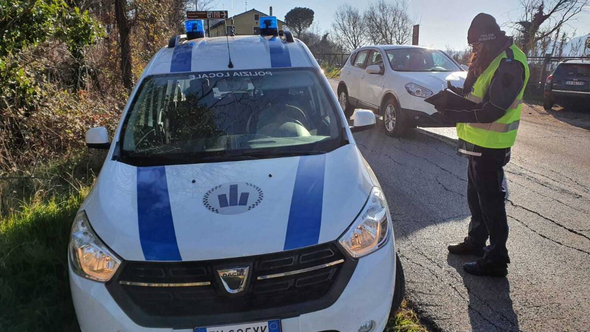 Montecolombo. Auto investe mamma e figlia. Arriva l'elisoccorso