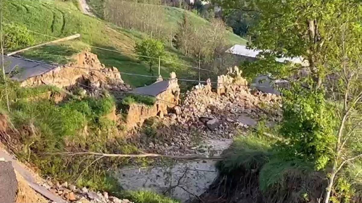 Modigliana, la strada distrutta dopo la frana di Monte Trebbio VIDEO