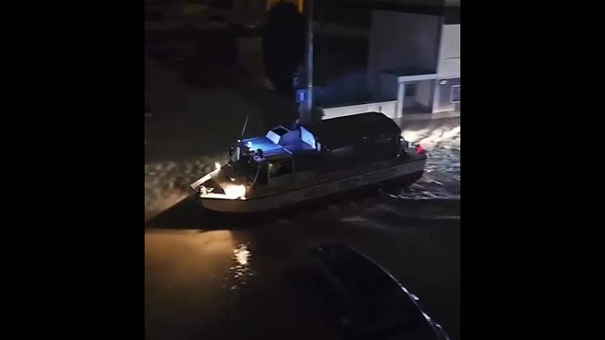 Cesena, salvataggio notturno dopo l'esondazione del Savio VIDEO