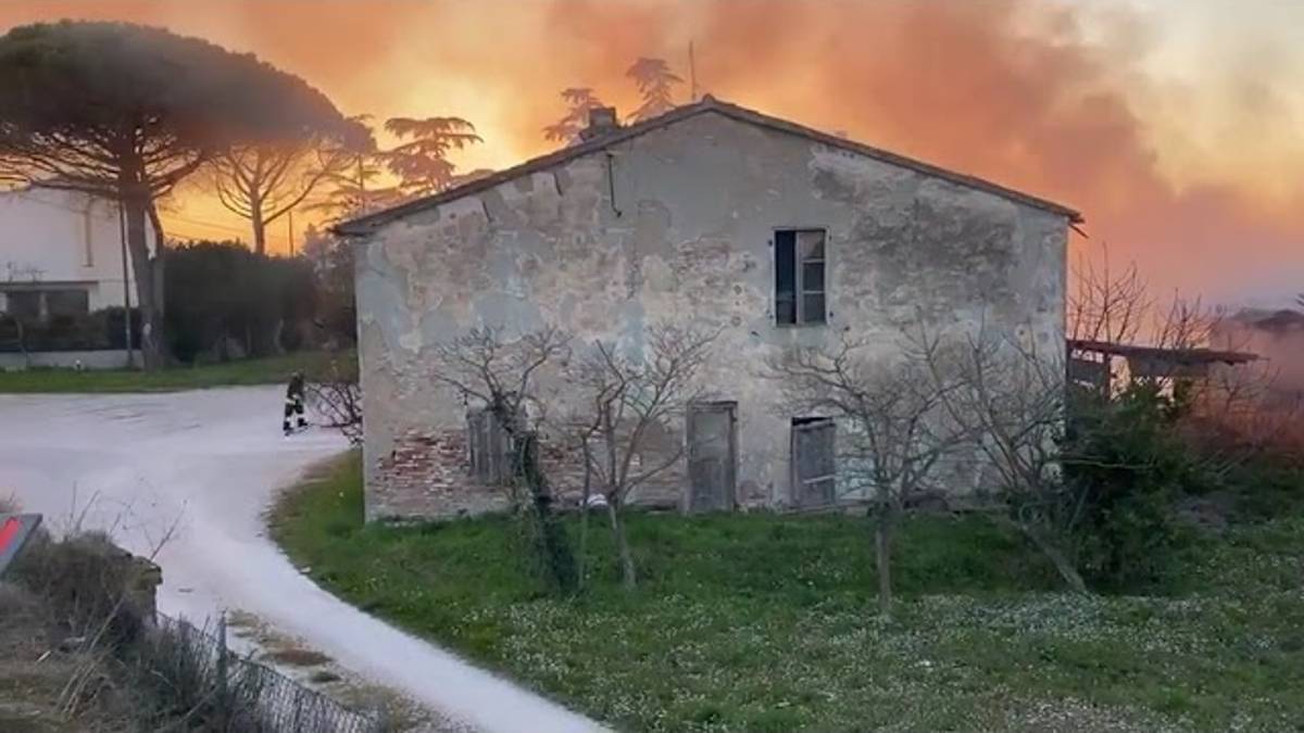 Deposito attrezzi agricoli fuoco a S. Angelo di Gatteo