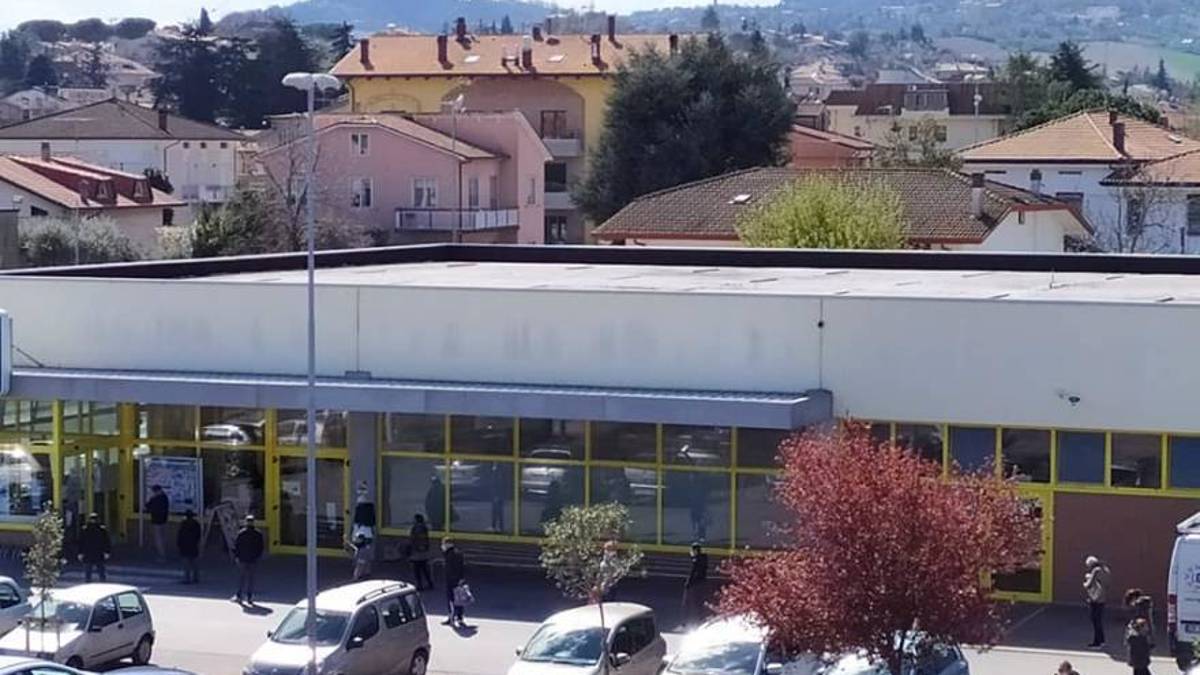 Morciano, nuove regole per fare la spesa: silenzio e guanti