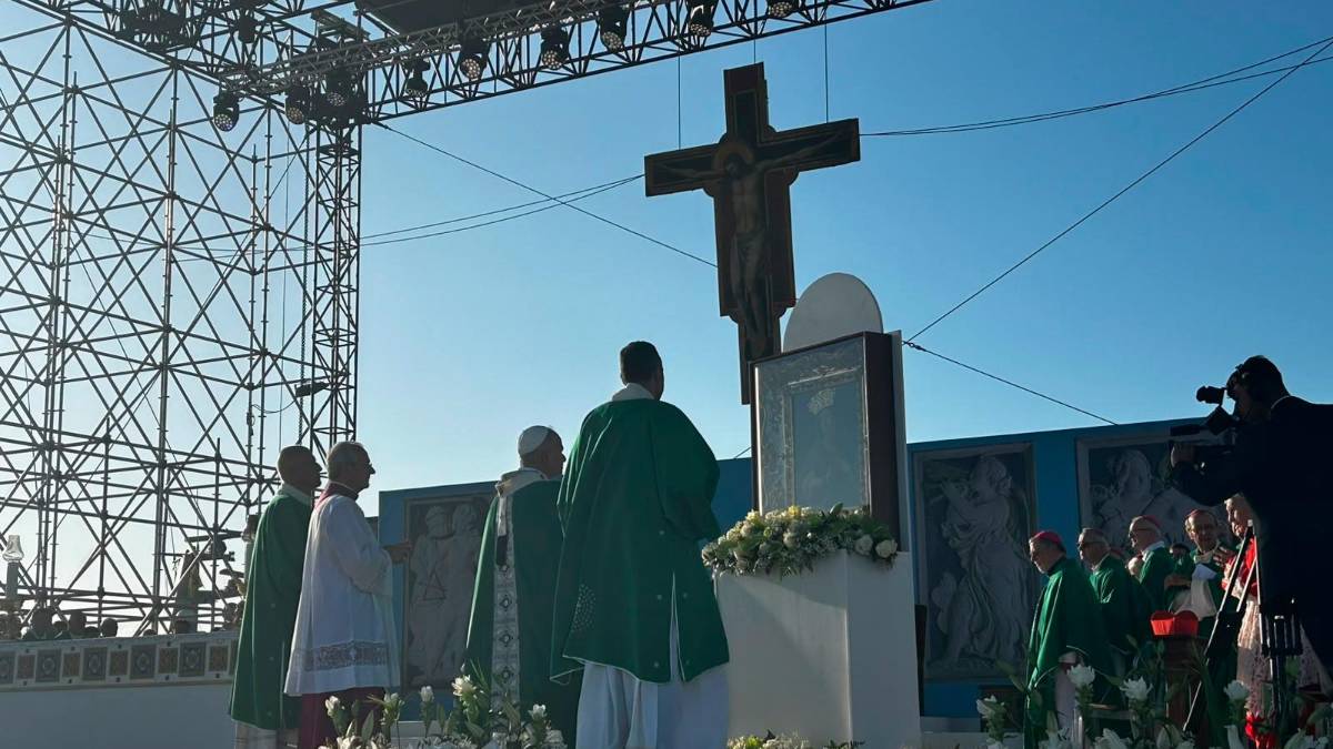 Papa Leone XIV a Rimini: almeno 25mila fedeli alla messa in spiaggia VIDEO GALLERY