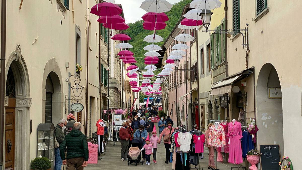 Ciclismo, Bagno di Romagna e i colori del Giro d'Italia - Gallery
