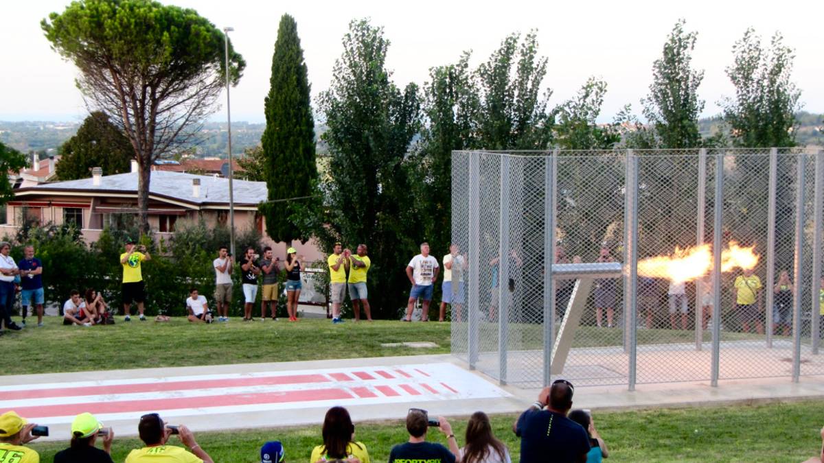 MotoGp, accensione straordinaria della Fiamma del Sic a Coriano