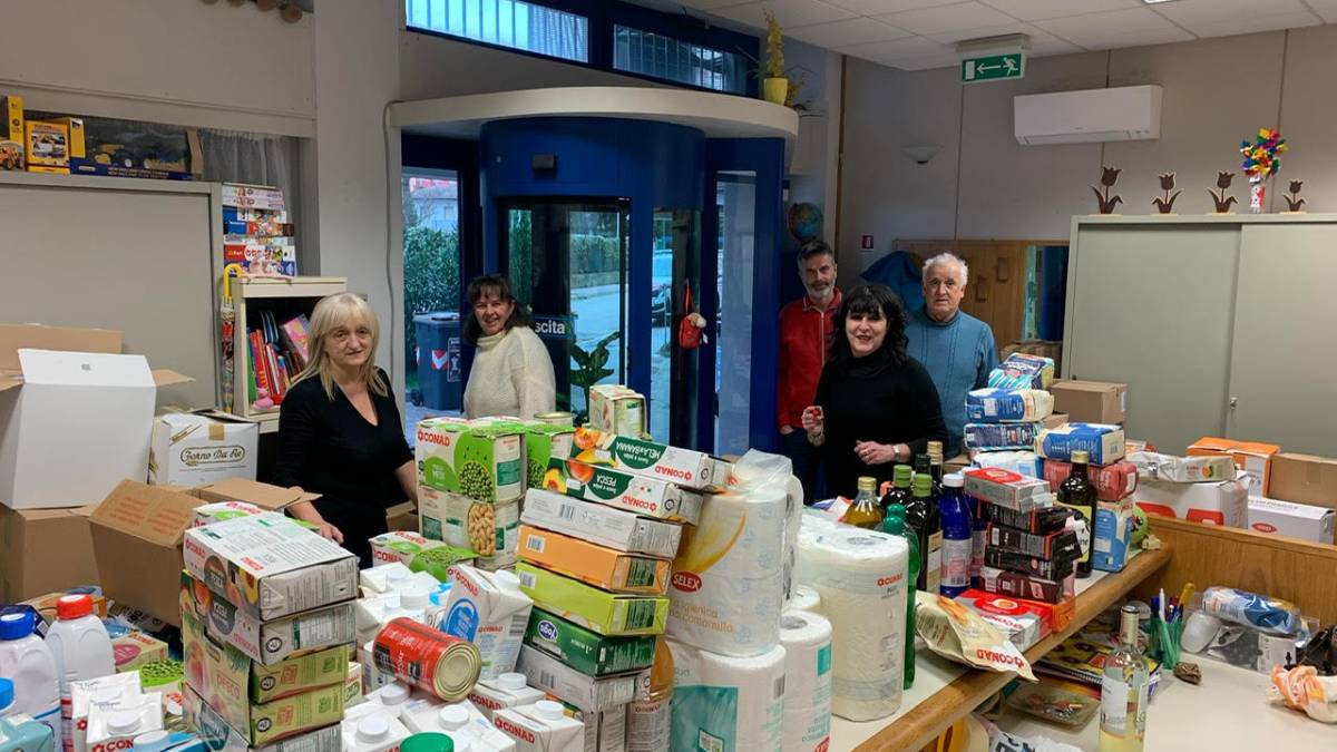 Cesenatico, colletta alimentare da grandi numeri nonostante il maltempo
