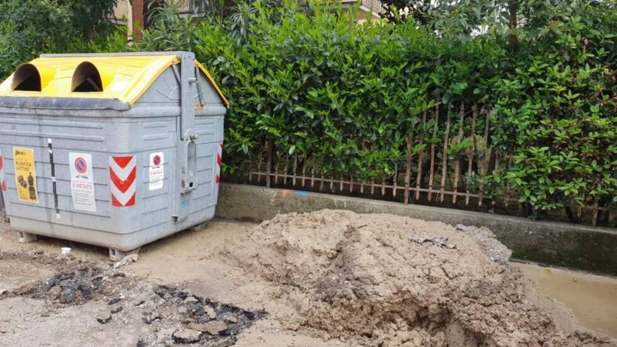 Cesena, tubo rotto e disagi durante la posa della fibra ottica