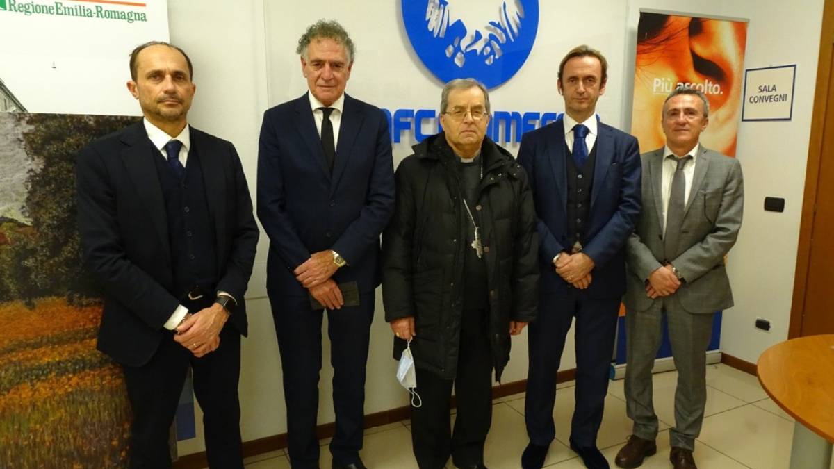 Cesena, gli auguri di Natale tra vescovo e Confcommercio