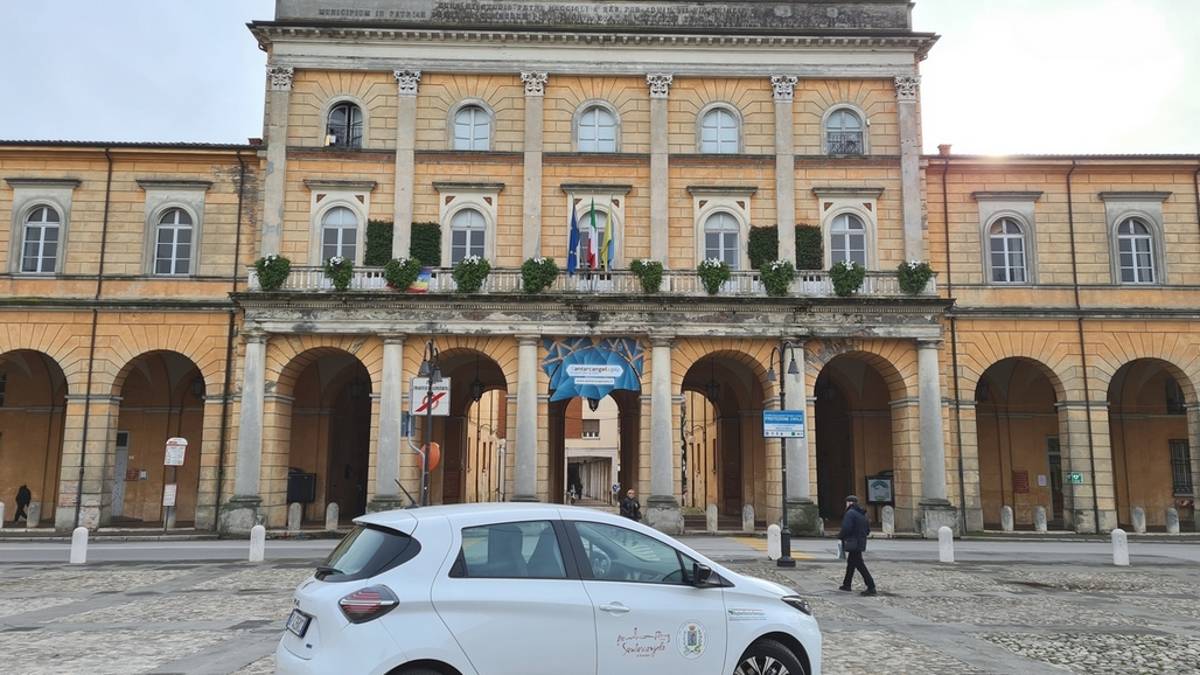 Santarcangelo, la nuova auto elettrica del Comune
