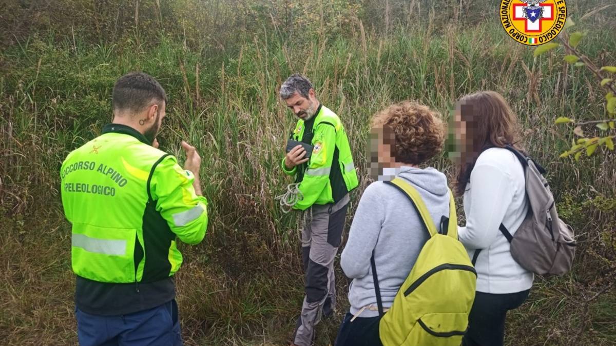 Spaventate da due cani a Sogliano: madre e figlia sammauresi scappano e si perdono nei boschi