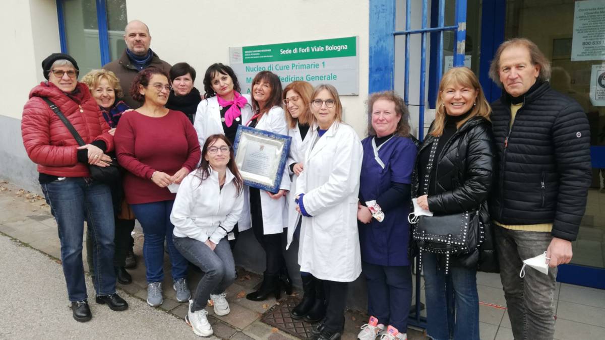 Forlì, il quartiere Romiti ringrazia i medici