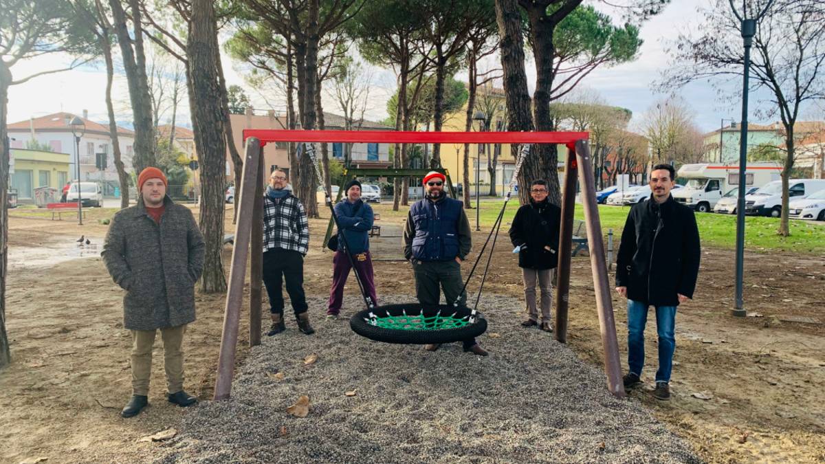 Cesenatico, il cuore dei pescatori porta due nuove altalene
