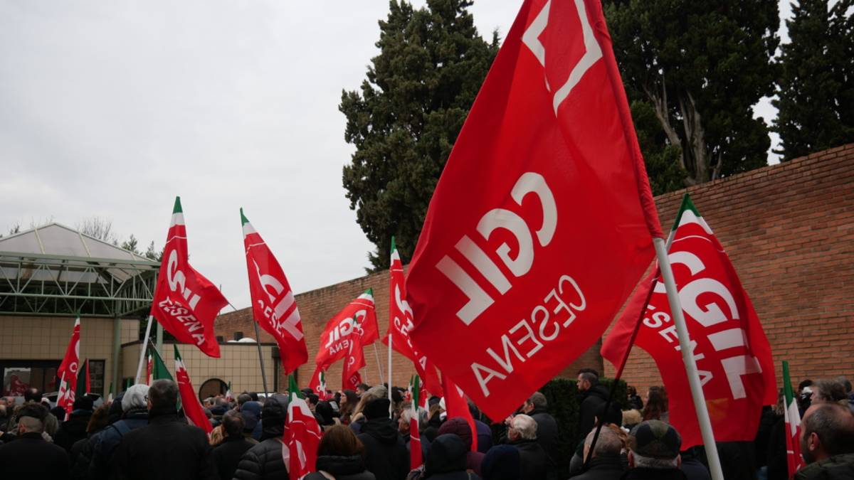 Il commosso addio della Cgil al funerale di Gastone Fiori: Oggi si chiude una grande pagina di storia
