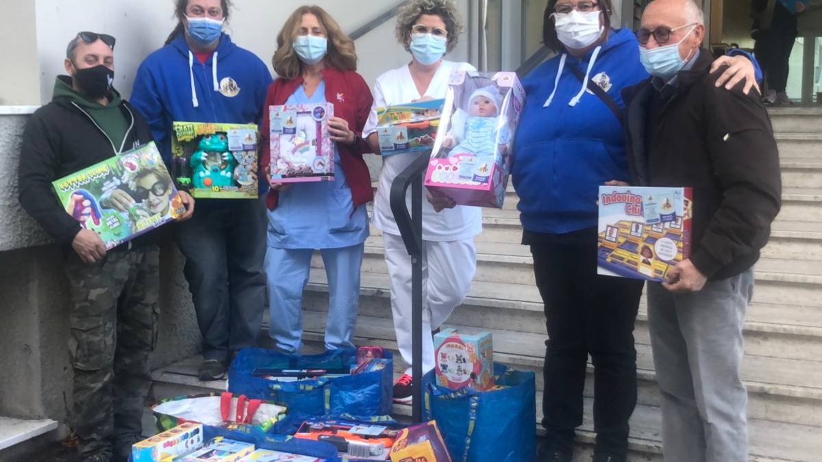 Rimini, un mare di giocattoli per i bambini del reparto di oncoematologia