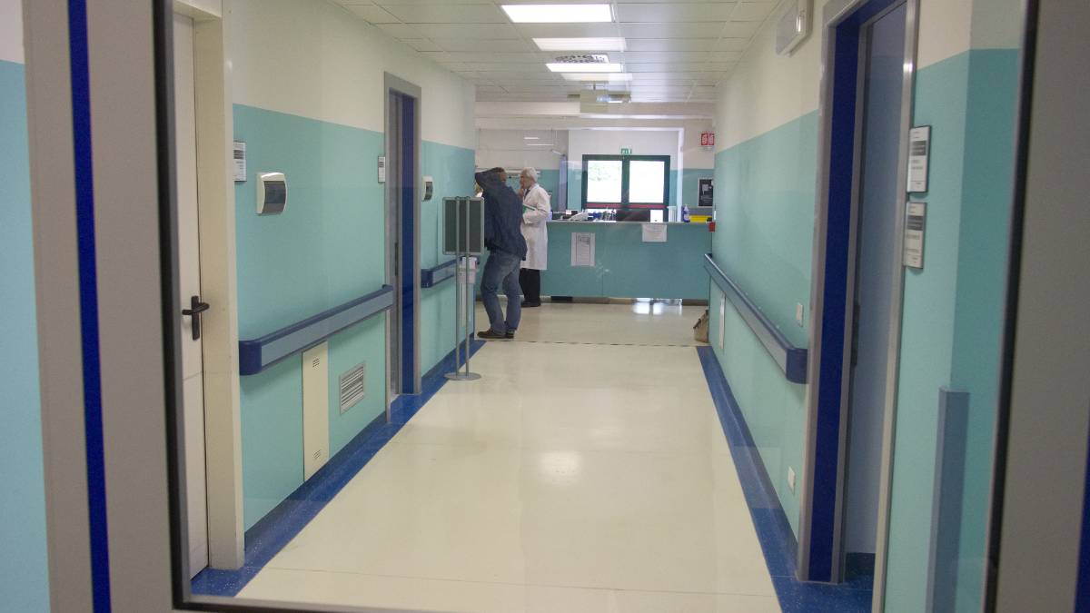 Ravenna, medico contro vaccini e mascherine ricoverato per covid