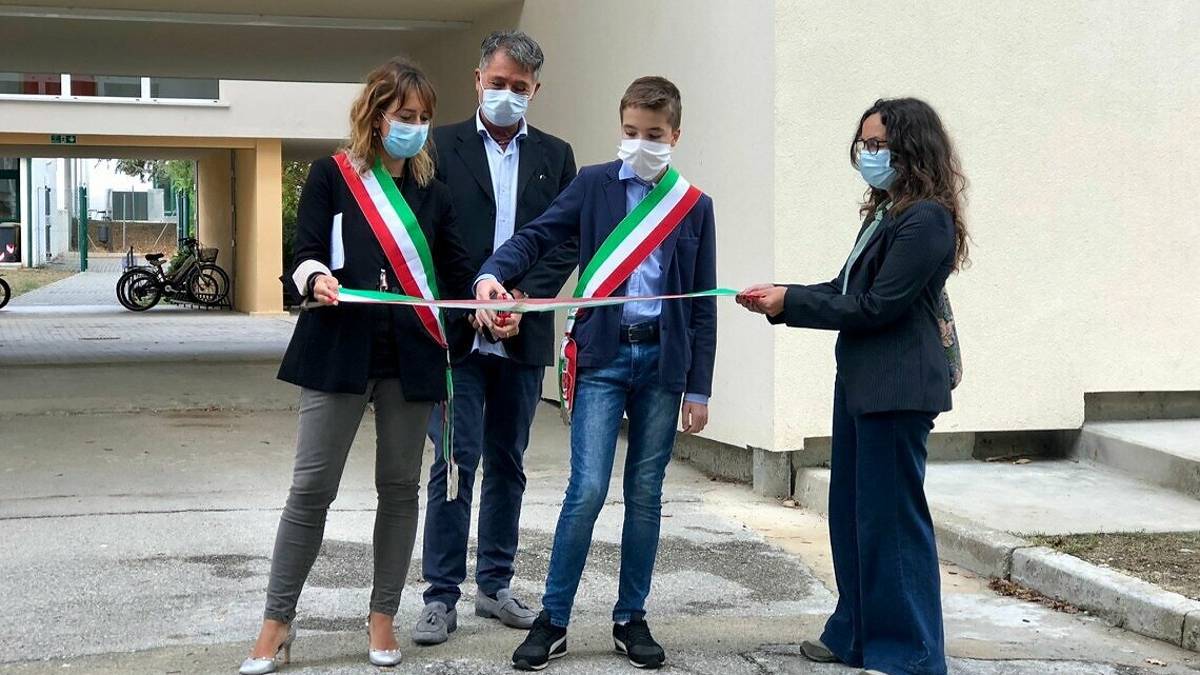 Castrocaro, taglio del nastro per la rinnovata scuola Serri Pini