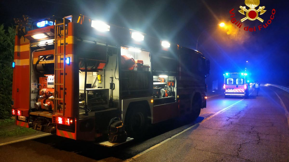 Incidente nella notte a Forlì: auto abbatte un contatore e i Vigili del Fuoco fermano la fuga di gas - Gallery