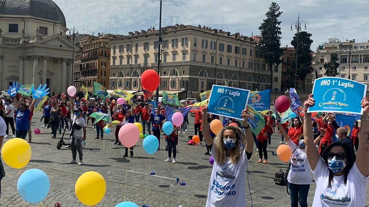 Parchi a tema: lavoratori in piazza a Roma per protesta