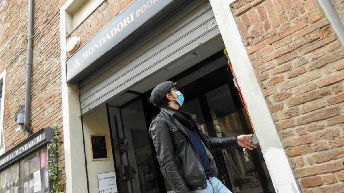 Riaprono le librerie di Imola e le cartolerie del centro