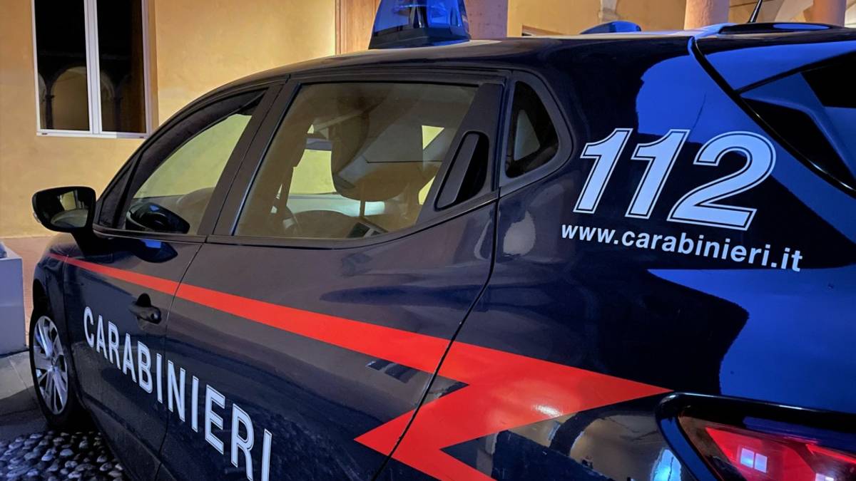 Imola, derubano coetanea: due minorenni nei guai