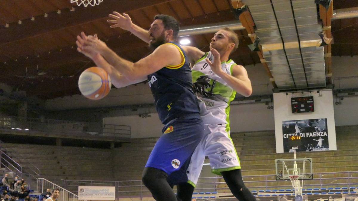Basket B, mercoledì 9 febbraio il recupero Raggisolaris-Civitanova